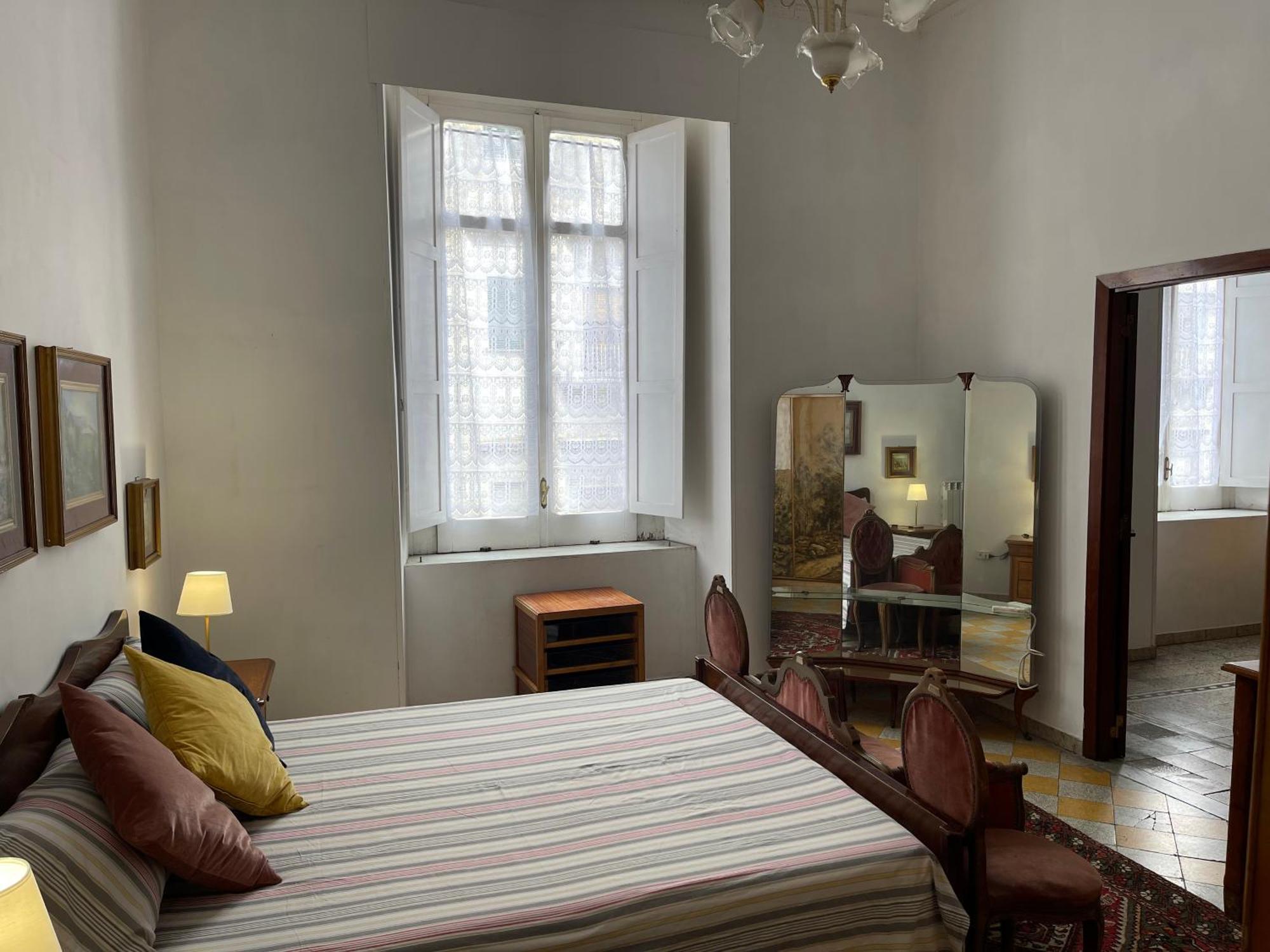 Historical Maison Des Artistes In Aristocratic Xvi Century Palace Naples