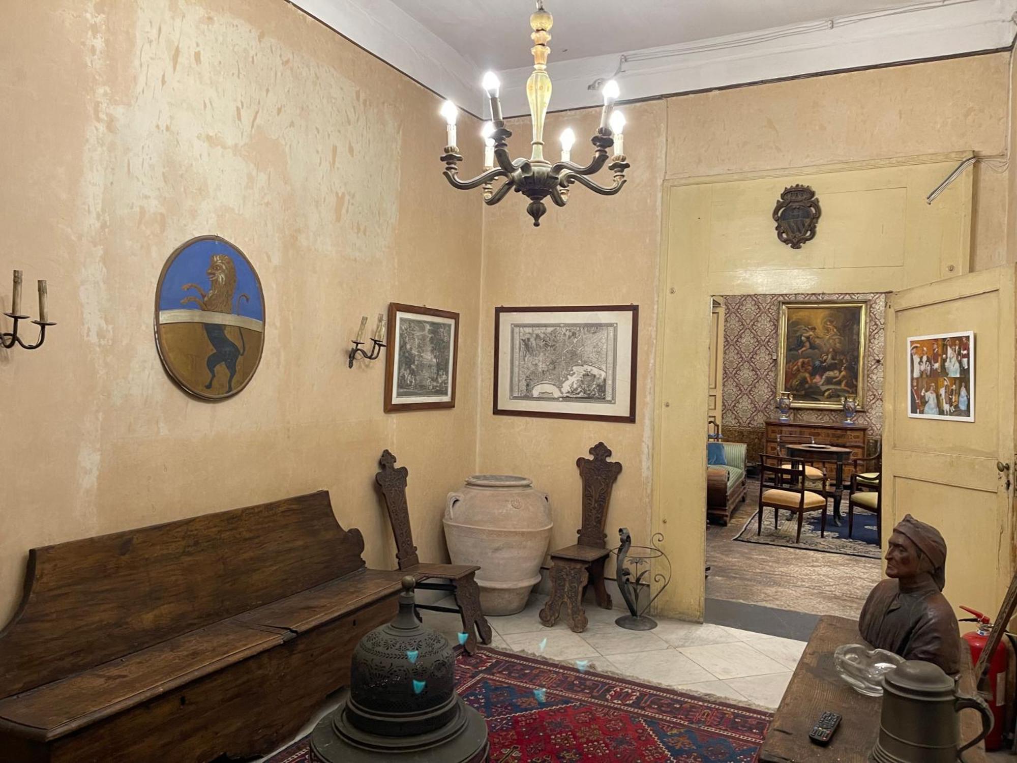 Historical Maison Des Artistes In Aristocratic Xvi Century Palace Apartment Naples