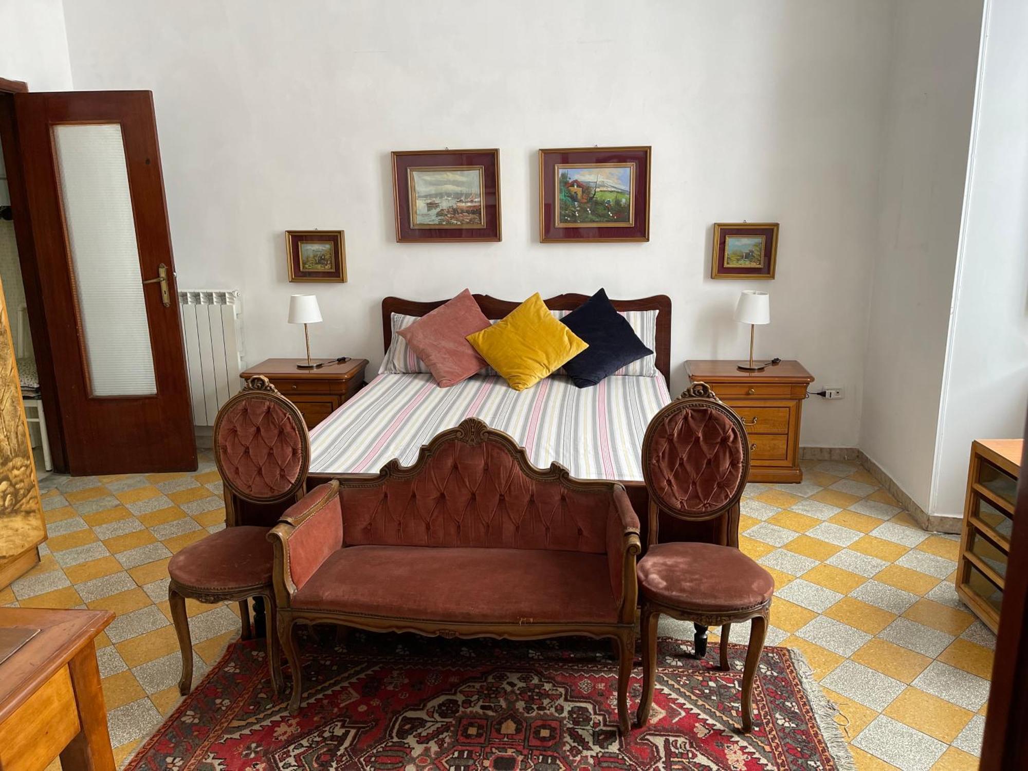 Historical Maison Des Artistes In Aristocratic Xvi Century Palace * Naples