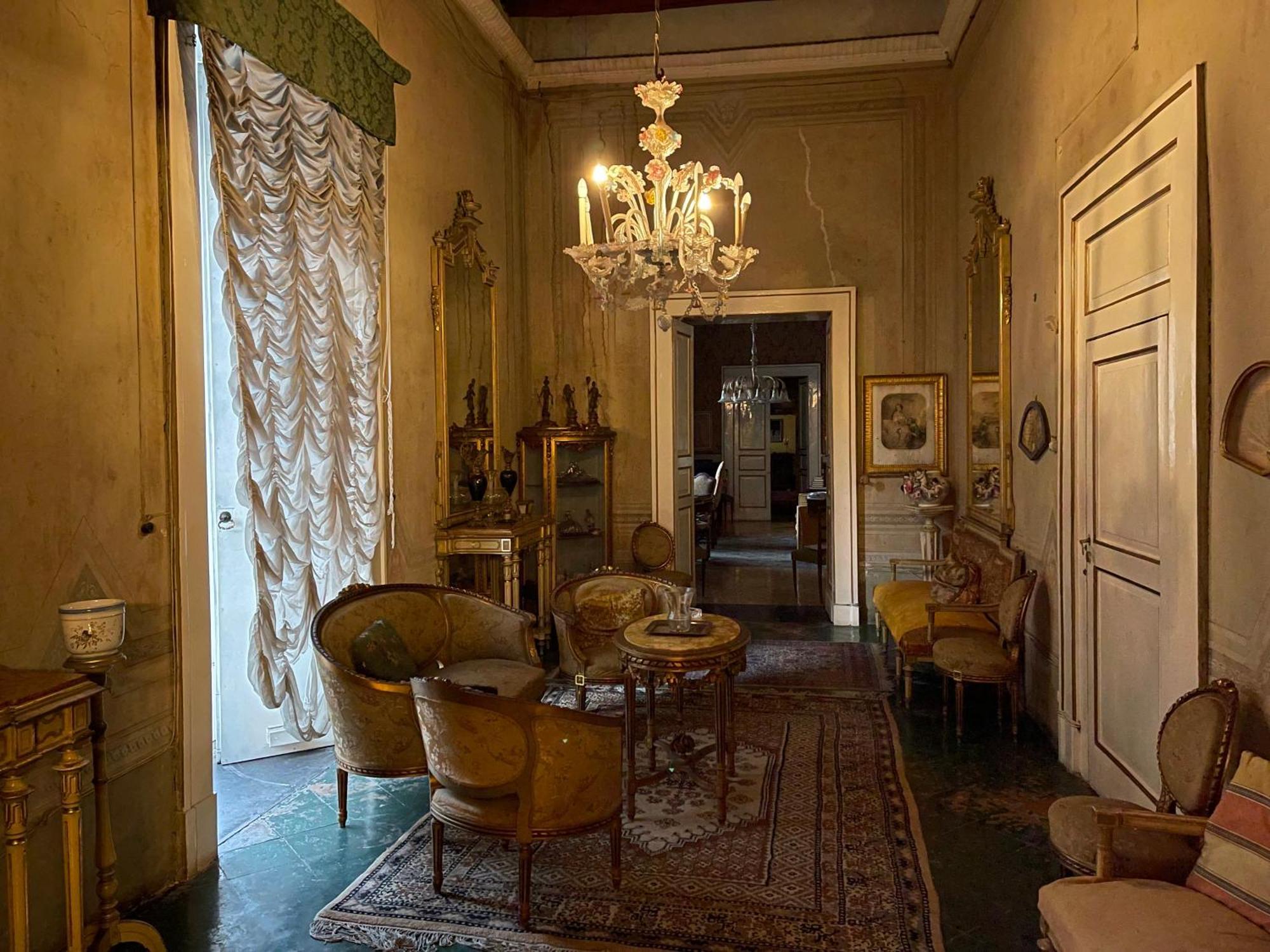 Historical Maison Des Artistes In Aristocratic Xvi Century Palace * Naples