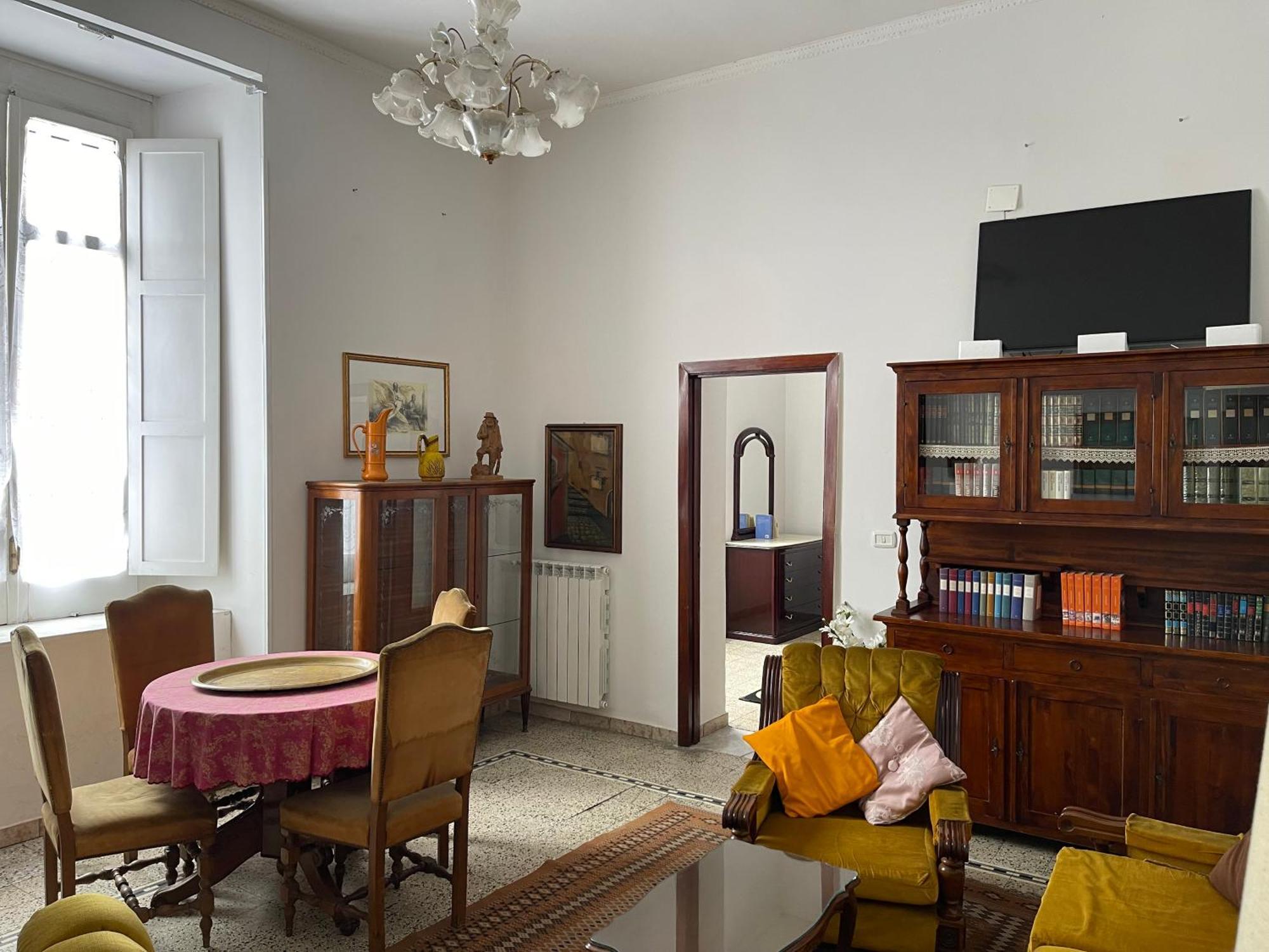 Historical Maison Des Artistes In Aristocratic Xvi Century Palace Apartment *