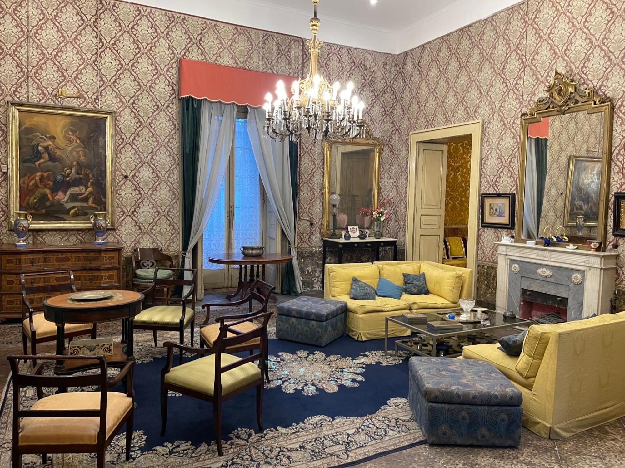 Historical Maison Des Artistes In Aristocratic Xvi Century Palace